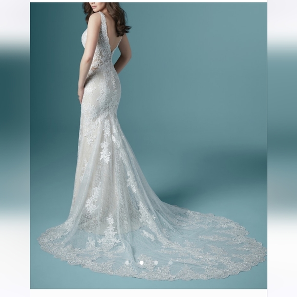 Maggie Sorterro Wedding Gown - Picture 5 of 9